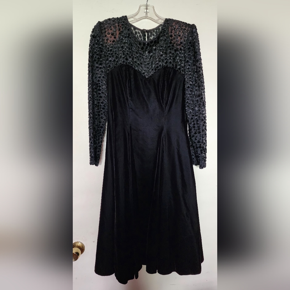 Vintage 80's Niki Elegant Black Velvet & Lace Sparkle Evening Dress. Cccktail